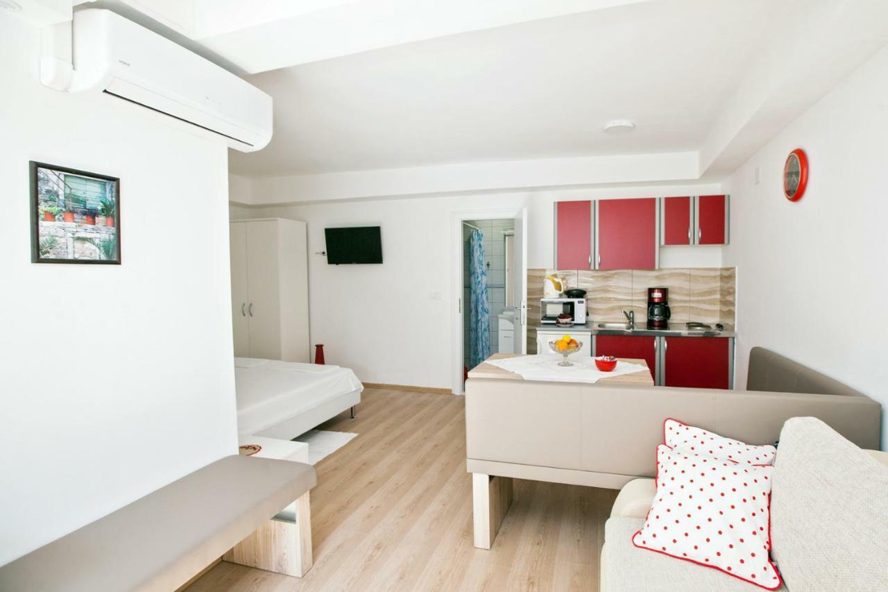 The Garden Rooms & Suites Σπλιτ Εξωτερικό φωτογραφία